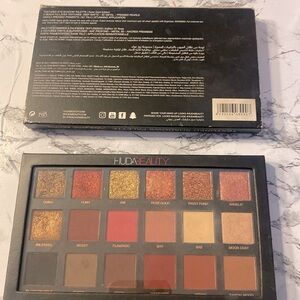 Hudabeauty rosegold palette when she launched her first eyeshadow palette